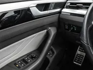 Volkswagen Arteon 1.4 TSI PHEV 218pk DSG eHybrid Elegance Business · Wegklapbare Trekhaak · Camera · Apple/Android Car Play · Dodehoek Detectie · Navigatie · 18'' Inch · EXTRA INRUILKORTING ·