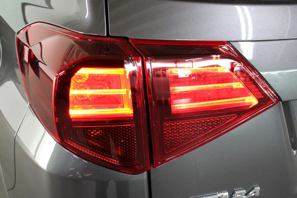 Suzuki Vitara 1.4 Boosterjet Smart Hybrid Style / Camera / Led verlichting / Navigatie / Adaptive cruise control /