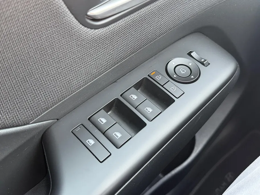 Hyundai Kona 1.6 GDI HEV Premium Sky | Schuif-/kantel dak | Navigatie | Apple Carplay/ Android Auto | Stoelventilatie | Stuur/ Stoelverwarming |