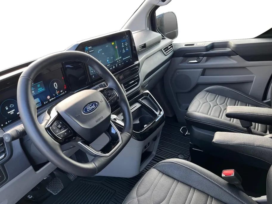 Ford Transit Custom 320 2.5 PHEV L2H1 Black Platinum DC EXCL. BTW &  | 233 pk Automaat | Lederen bekleding | Navigatie | Treeplanken | LM velgen 17' zwart | 360 graden camera | Dubbele schuifdeur