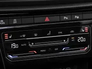 Volkswagen T-Roc Cabrio 1.5 TSI 150pk DSG R-Line · Camera · Apple/Android Car Play · Stoel-& Stuurverwarming · P-Sensoren · 18'' Inch ·