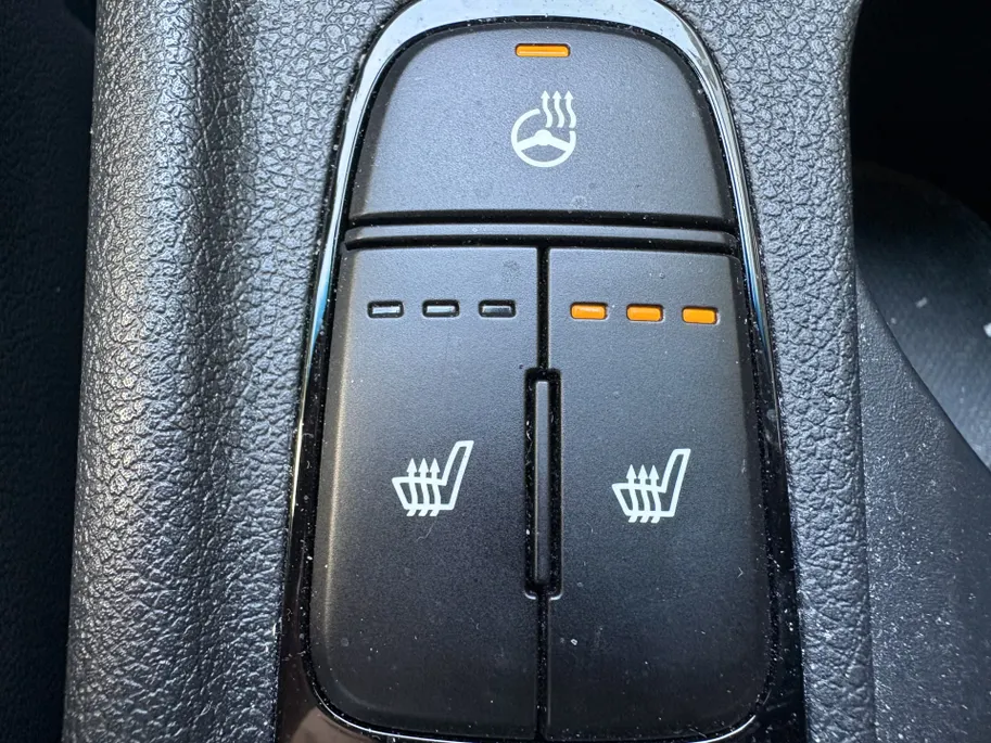 Kia Niro 1.6 GDi Hybrid DynamicPlusLine AUTOMAAT | Trekhaak | Stoel/Stuur verwarming | Adaptieve Cruise | Groot scherm Navigatie | Digitaal cockpit | Apple Carplay/Android Auto | Camera | Climate