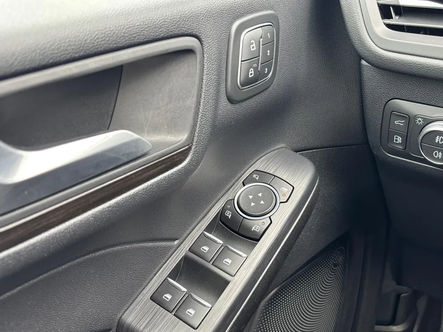Ford Kuga 2.5 PHEV Vignale | Elektr. Panoramadak | Elektr. Trekhaak | Winterpack | Adapt. Cruise Control | HUD | 20' inch velgen |