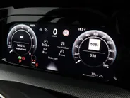 Volkswagen Golf 1.5 eTSI 150pk DSG R-Line · Apple/Android Car Play · Trekhaak ·  Camera + Parkeersensoren · Stoelverwarming · Garantie t/m 24-09-2030 of 100000km.