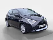 Toyota Aygo 1.0 VVT-i x-play | ACHTERUITRIJCAMERA | 5 DEURS | TELEFOON | AIRCO | ELEKTRISCHE RAMEN |