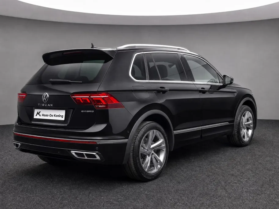 Volkswagen Tiguan 1.4 TSI eHybrid R-Line Business+ · Trekhaak · Camera · Stoelverwarming · Navigatie · Apple/Android Car Play · Garantie t/m 24-02-2027 of 100000km.