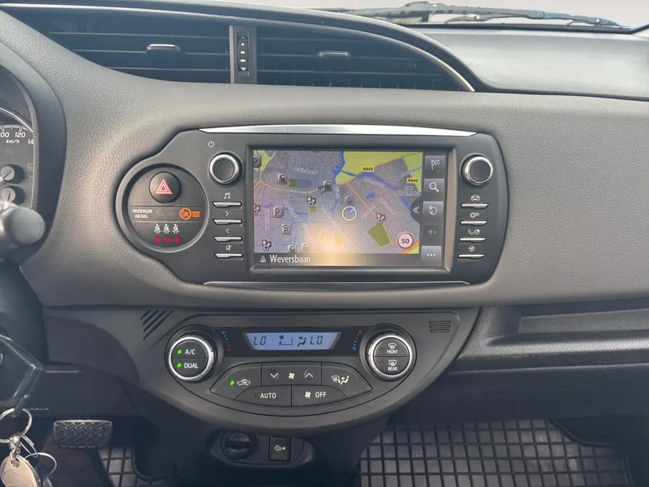 Toyota Yaris 1.5 VVT-i Energy | Trekhaak | Achteruitrijcamera | Climate control | Navigatie