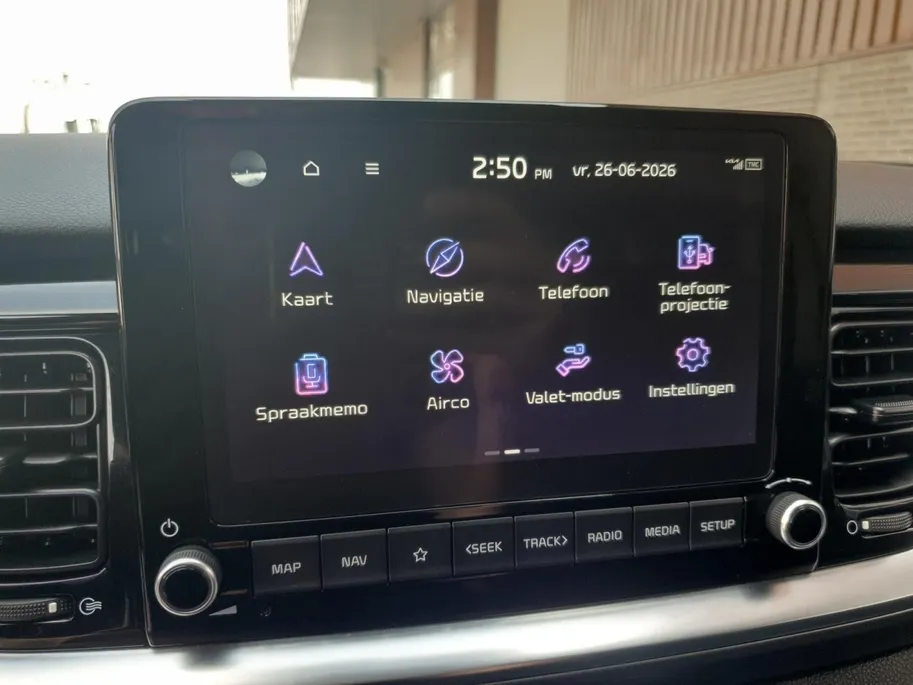 Kia Stonic 1.0 T-GDi MHEV DynamicPlusLine | Stoel en stuurverwarming | Climate control | Navigatie | Camera | Keyless met startknop | Apple Carplay / Android Auto |