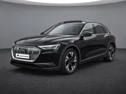 Audi e-tron 55 quattro edition 95 kWh 408pk · Panoramadak · 360 Camera · Afneembare Trekhaak · Lederen Bekleding · Elek. Stoelen + Geheugen Bestuurder ·