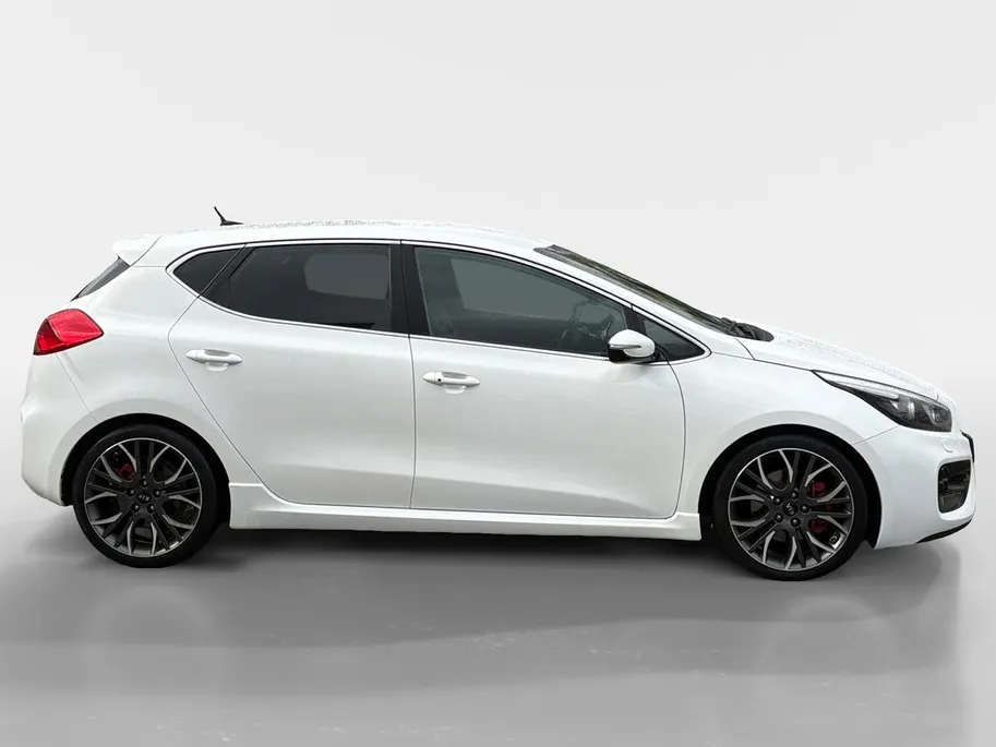 Kia cee'd 1.6 GT | 204PK! | Stoelverwarming | Cruise control | Clima