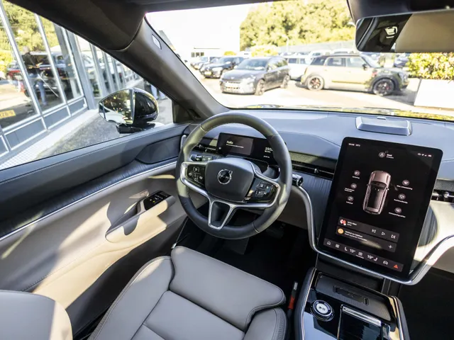 Volvo EX90 Single Motor Core 7p. 104 kWh | Panoramadak | Nieuwstaat | SOH 95% |