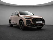 Audi Q5 e-hybrid quattro S edition Competition 367 PK · Tech pro · 20' LM Velgen · Glazen panoramadak · B&O Premium 3D