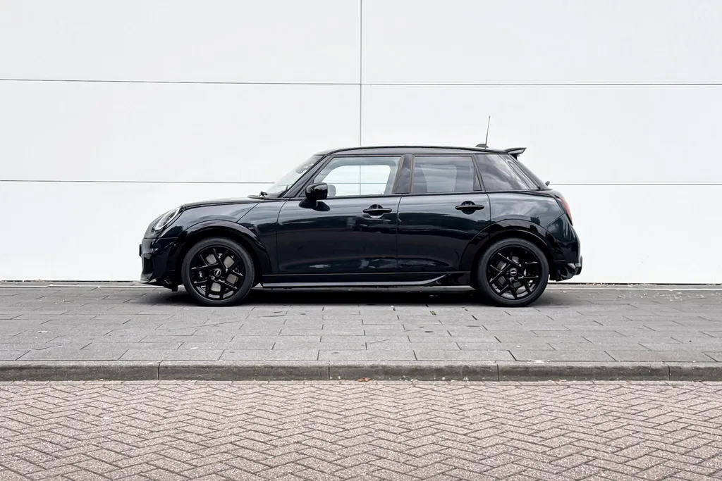 MINI Cooper 5-deurs 1.5 Cooper C John Cooper Works XL
