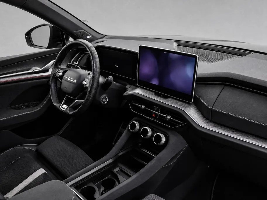 Škoda Kodiaq Sportline Business 1.5 TSI PHEV 150 kW / 204 PK | Black Magic | 19'' tirsuli aero velgen | Trekhaak wegklapbaar | 2000,- inruilvoordeel