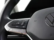 Volkswagen Golf 1.0 eTSI 110pk DSG Life Business · Camera · Apple/Android Car Play · ACC · Sfeerverlichting · Navigatie · Verkeersbord Detectie · Garantie t/m 06-02-2028 of 100.000km
