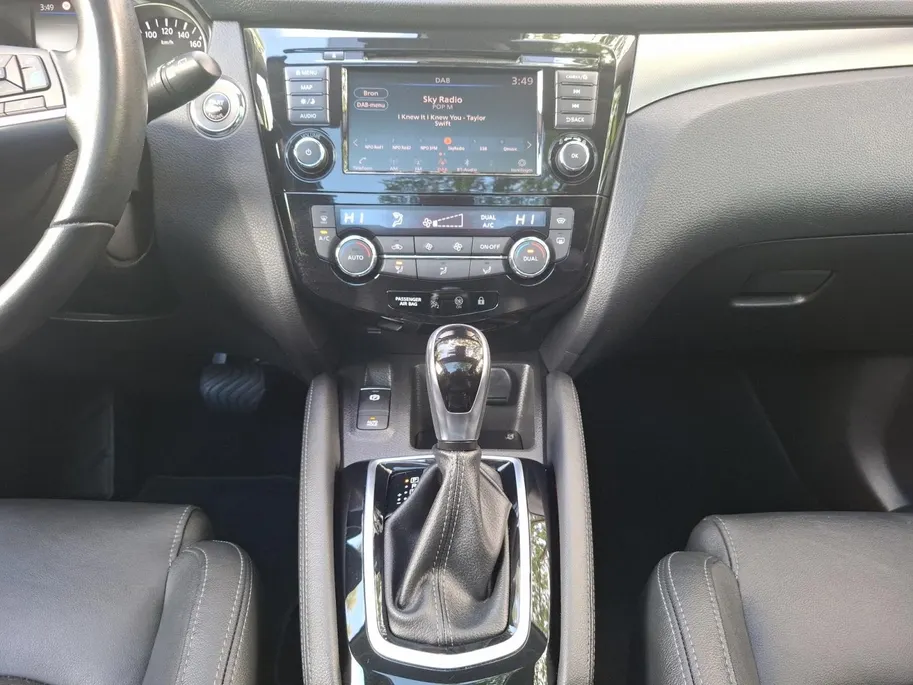 Nissan QASHQAI 1.3 DIG-T Tekna | TREKHAAK | STOELVERWARMING | PANO DAK | CLIMATE | ALL SEASON BANDEN |
