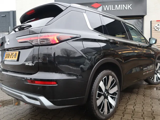 Mitsubishi Outlander 2.4 PHEV Instyle Trekhaak | Panodak | Adaptive Cruise | All Seas