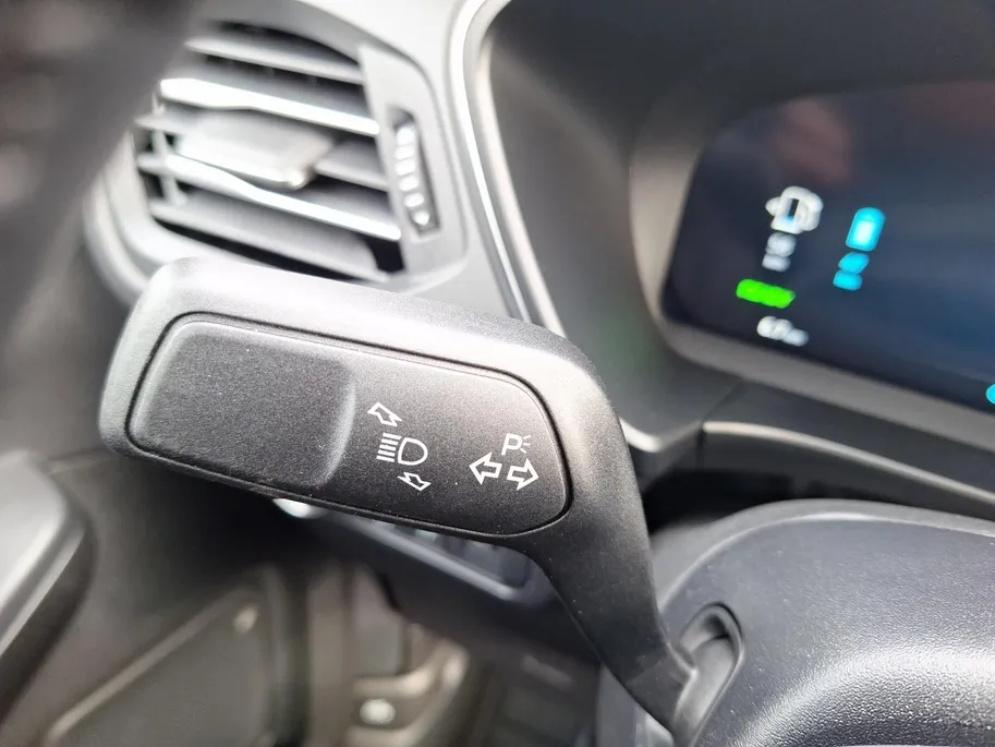 Ford Kuga 2.5 PHEV Titanium | Panoramadak | Camera | Navigatie | Climate Control | Draadloze Apple Carplay&Android Auto | 17' Lichtmetaal | Parkeersensoren |