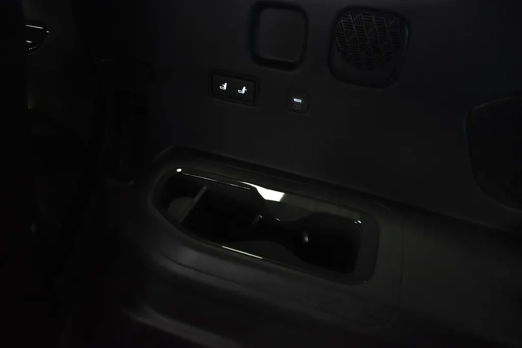 Kia EV9 99,8kWh 204pk RWD Plus NIEUW