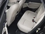 Audi e-tron 55 quattro edition 95 kWh 408pk · Panoramadak · 360 Camera · Afneembare Trekhaak · Lederen Bekleding · Elek. Stoelen + Geheugen Bestuurder ·