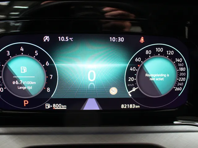 Volkswagen Golf 1.0 eTSI Life DSG | Navigatie Pro | Cruise Control | Lichtmetalen velgen