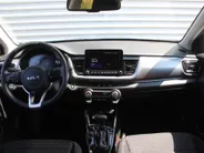 Kia Stonic 1.0 T-GDi MHEV DynamicPlusLine | Stuur-/stoelverwarming | Camera | Cruise adapt. | Clima | LED | Navi | 16' LM | Automaat |