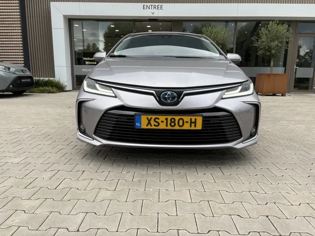 Toyota Corolla 1.8 Hybrid Executive | Leer | All Seasons