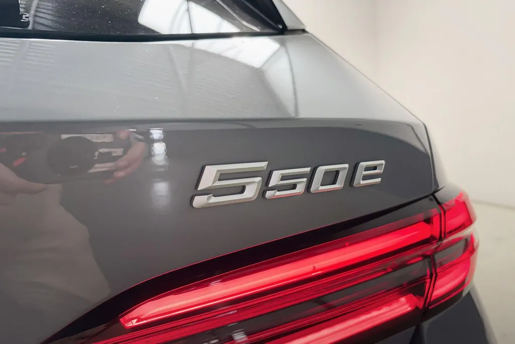 BMW 5 Serie Touring 550e xDrive