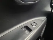 Kia Stonic 1.0 T-GDi DynamicLine 1e Eigenaar | Navi | Airco | Fabrieksgarantie t/m 16-1-2027 + 3x 1 jaar* | NAP