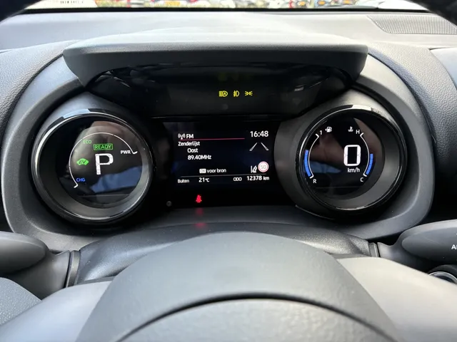 Toyota Yaris 1.5 Hybride Executive | Bi-Tone | Pdc (12367km)