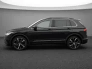 Volkswagen Tiguan 1.4 TSI eHybrid R-Line Business+ · Panoramadak · Trekhaak · 360°Camera · Stoelverwarming · Apple/Android Car Play · 20'' velgen ·