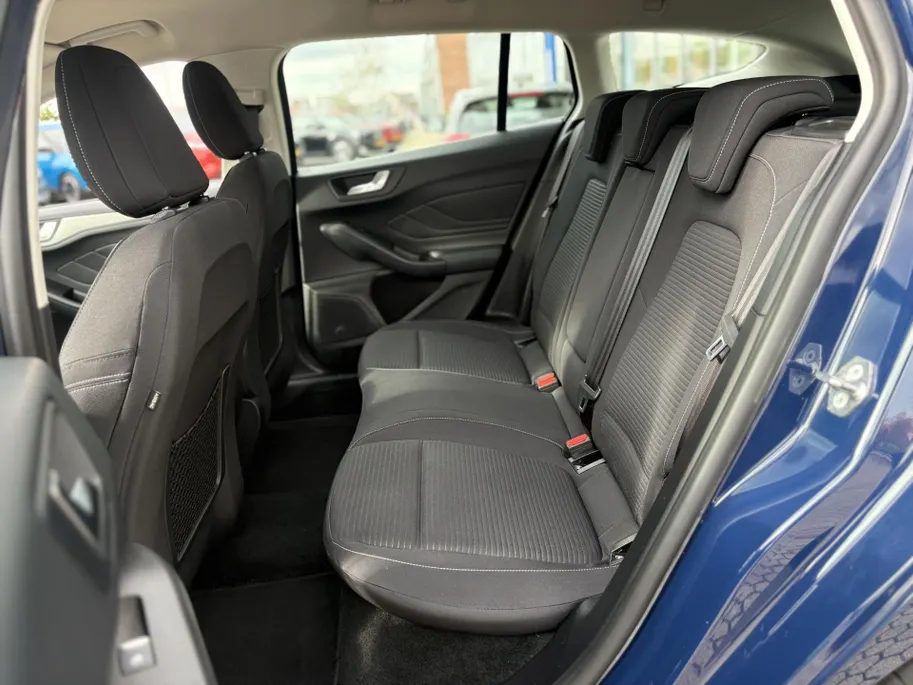 Ford Focus Wagon 1.5 EcoBoost Titanium Business | 1500 kg trekkracht | WINTER PACK