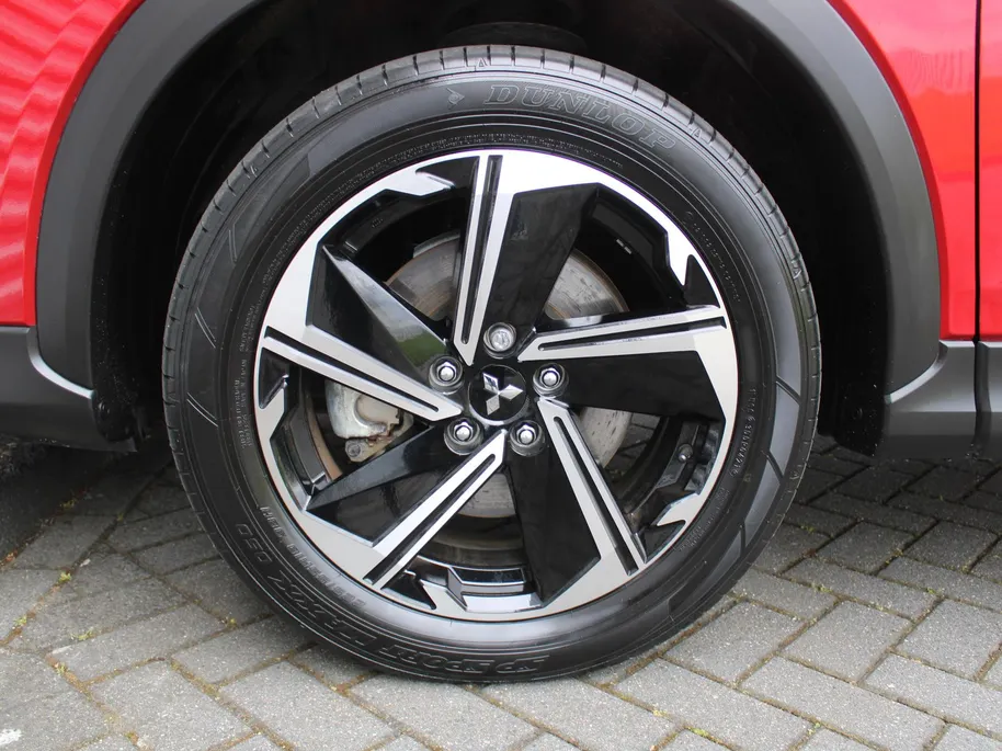 Mitsubishi Eclipse Cross 2.4 PHEV First Edition | Camera rondom | Stuur/stoelverwarming v+a | HUD | Winterset op LM | Dakdragers |