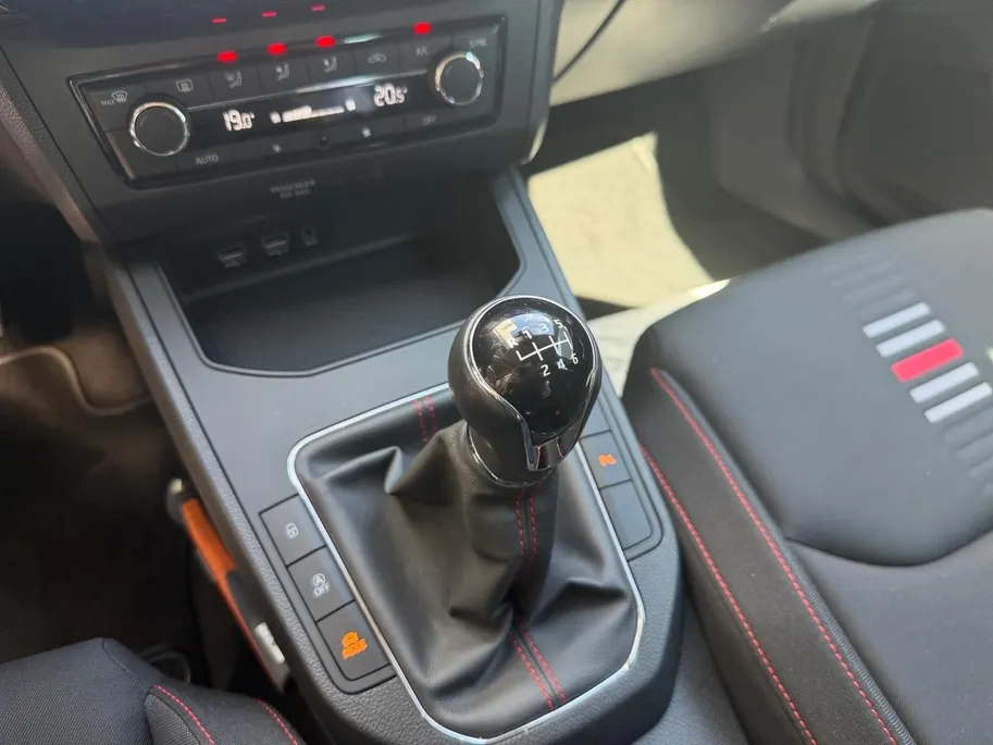 SEAT Ibiza 1.0 TSI FR Business Intense | Camera | Parkeersensoren | Apple Carplay & Android Auto | Cruise & Climate Control | Navigatie | 12 Maanden BOVAG Garantie