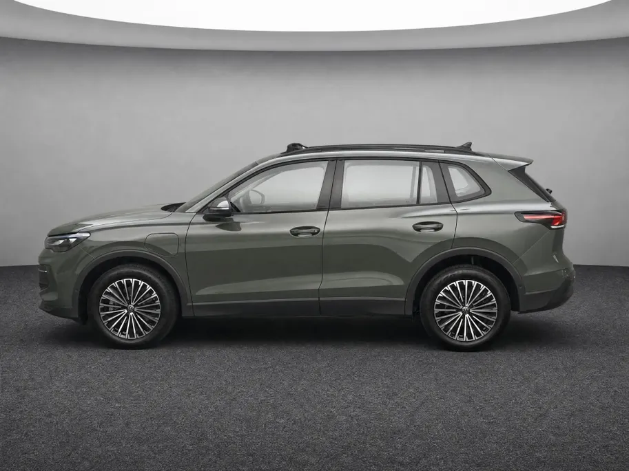 Volkswagen Tiguan 1.5 204pk DSG eHybrid Life Edition · Panoramadak · Camera · Wegklapbare Trekhaak ·  Apple/Android Car Play · Navigatie · 18'' Inch ·