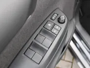 Mazda 2 Hybrid 1.5 Select | 16" LM | Stoel- & stuurverwarming | HUD | Camera | Dodehoek sensor | Clima | Apple Carplay/Android Auto |
