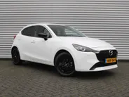 Mazda 2 1.5 e-SkyActiv-G 90PK 6MT Homura | Stuur-/stoelverwarming | Camera | Dodehoek detectie | LED | 16' LM | Carplay | Clima | Cruise |