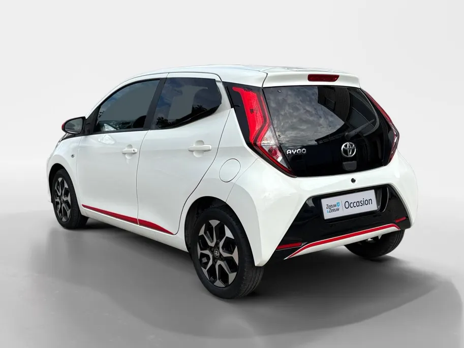 Toyota Aygo 1.0 VVT-i x-clusiv | Camera | Cruise | Lichtmetaal |