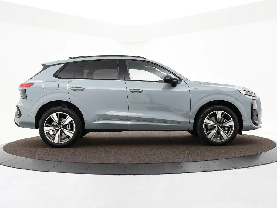 Audi Q3 1.5 200kW e-hybrid S edition 272 PK · Tech plus · Lederen bekleding · Trekhaak elek. wegklapbaar