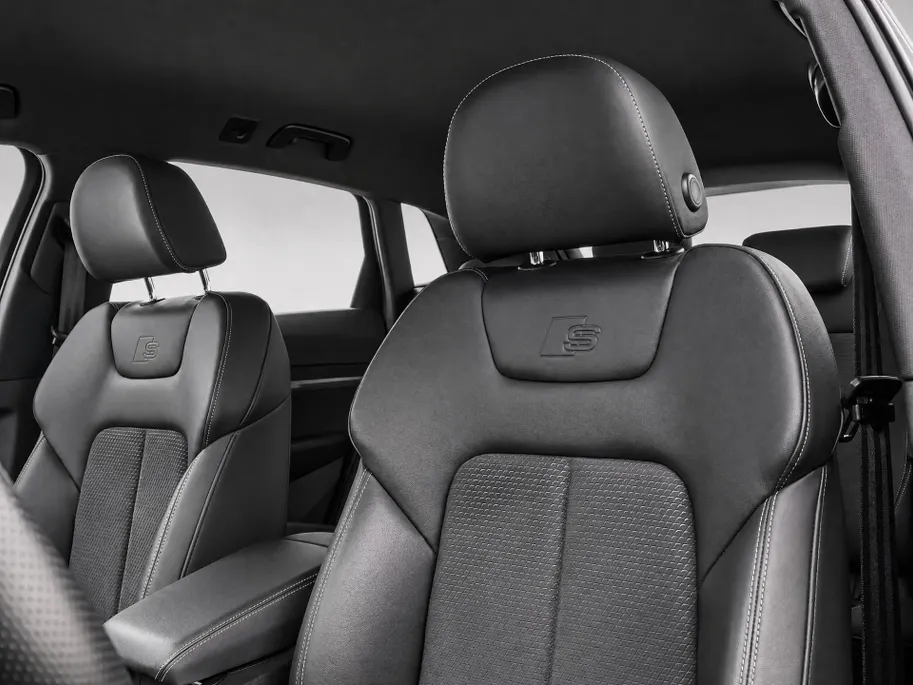 Audi e-tron 55 quattro 95 kWh 408pk S Edition · SOH 96,8% · Camera · Luchtvering · Afneembare Trekhaak · Head-Up Display · Elek. Achterklep · Stoelverwarming · 20'Velgen ·