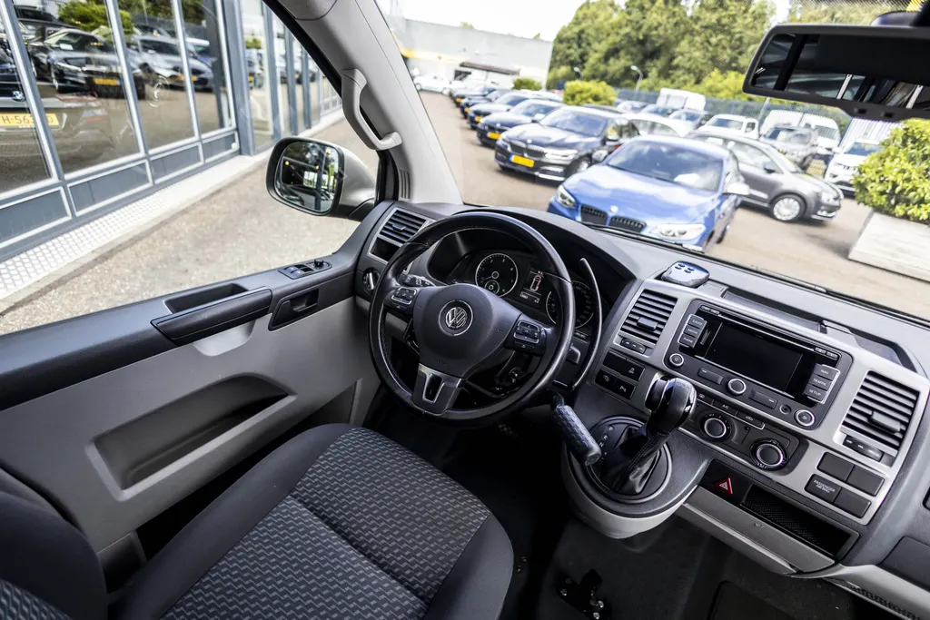 Volkswagen Transporter 2.0 TDI L2H1 Invalide uitvoering / aanpassing