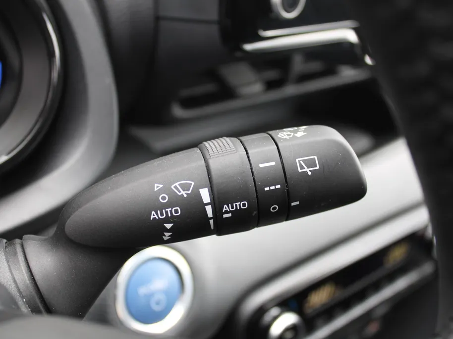 Mazda 2 Hybrid 1.5 Agile | Comfort pakket | 15' LM | Stuur/-stoelverwarming | Carplay | Cruise adapt. |