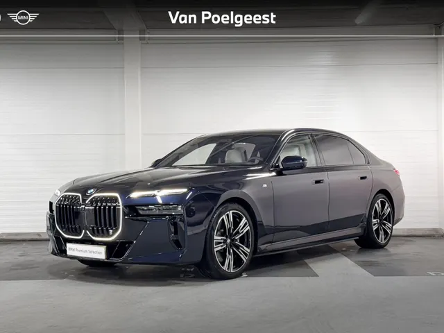 BMW i7