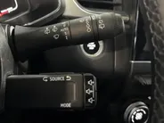 Renault Captur 90PK TCe Intens | 9,3' Navi | Camera | Climate Control | Parkeersensoren | Apple CarPlay/Android Auto | Cruise Control | Lichtmetalen Velgen | Armsteun | Full LED |