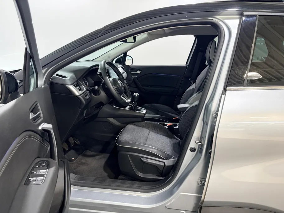 Renault Captur 90PK TCe Techno | 1e eigenaar | Schuif-Kantel Dak | Camera | Navigatie | Apple Carplay/Android Auto | Parkeersensoren | Trekhaak | Climate Control | Lichtmetalen Velgen | Full LED |
