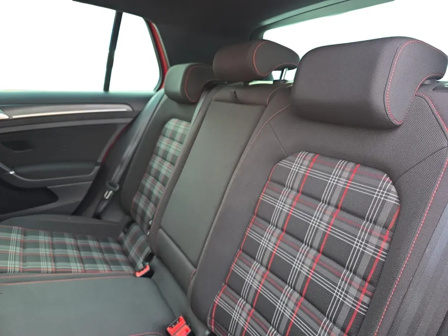 Volkswagen Golf 2.0 TSI GTI Performance | Automaat | Trekhaak | Virtual Cockpit | Parkeersensoren | Elektr. Inklapbare Spiegels | 12 maanden garantie! |