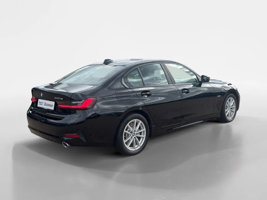 BMW 3 Serie 320e Business Edition Plus *Automaat*Navigatie*Parkeersensoren*Carplay*Lederen bekleding*Stoelverwarming*LM.Velgen*Zeer nette auto!