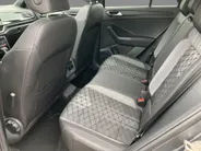 Volkswagen T-Roc 1.5TSI/150PK R-Line Business+ · Panoramadak · Trekhaak · Camera · Apple/Android Car Play · Navigatie · Stoelverwarming · Garantie t/m 09-10-2027 of 100000km.