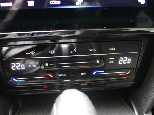 Volkswagen Passat Variant 1.5 TSI DSG Business | Navigatie | PDC + Camera | App Connect