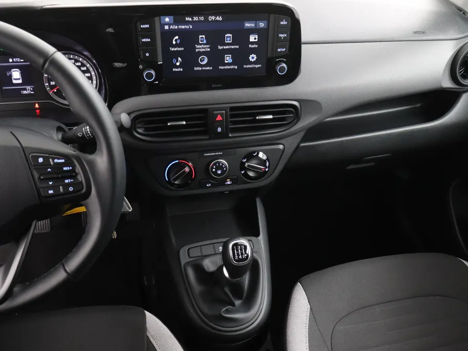 Hyundai i10 1.0 Comfort | Carplay | Airco | Cruise | NU Rijklaarprijs! Incl.12 Maanden, APK, Onderhoudsbeurt etc! Premiumpakket gratis!